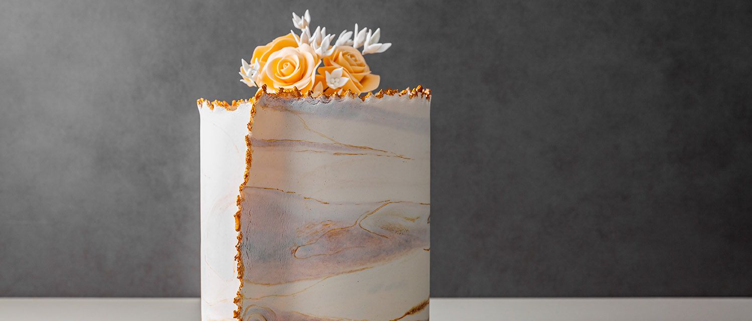 Kutlama Pastası; Şeker Hamuru İşleme Ve Çiçek Modelleme Teknikleri